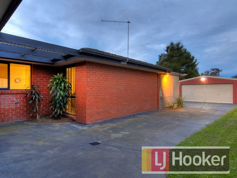 26 Dunbarton Drive, Pakenham VIC 3810