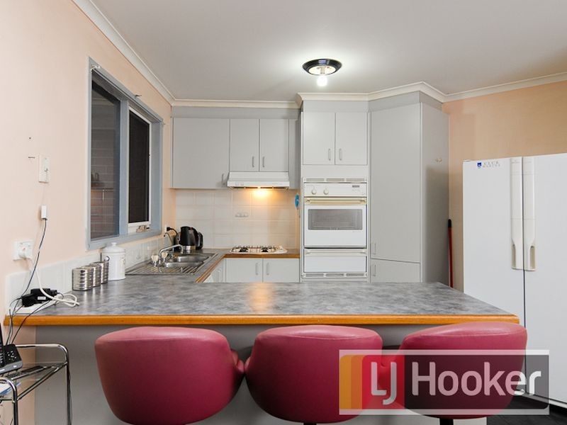 26 Dunbarton Drive, Pakenham VIC 3810