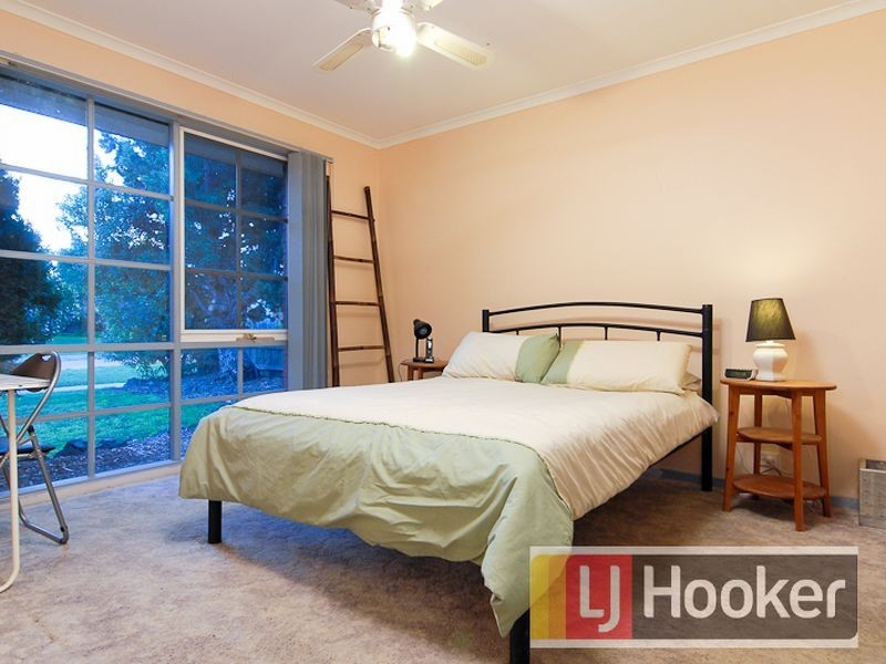 26 Dunbarton Drive, Pakenham VIC 3810