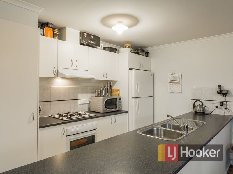 16 Oaklands Way, Pakenham VIC 3810