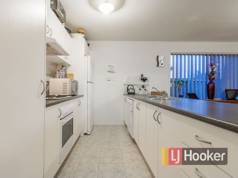 16 Oaklands Way, Pakenham VIC 3810