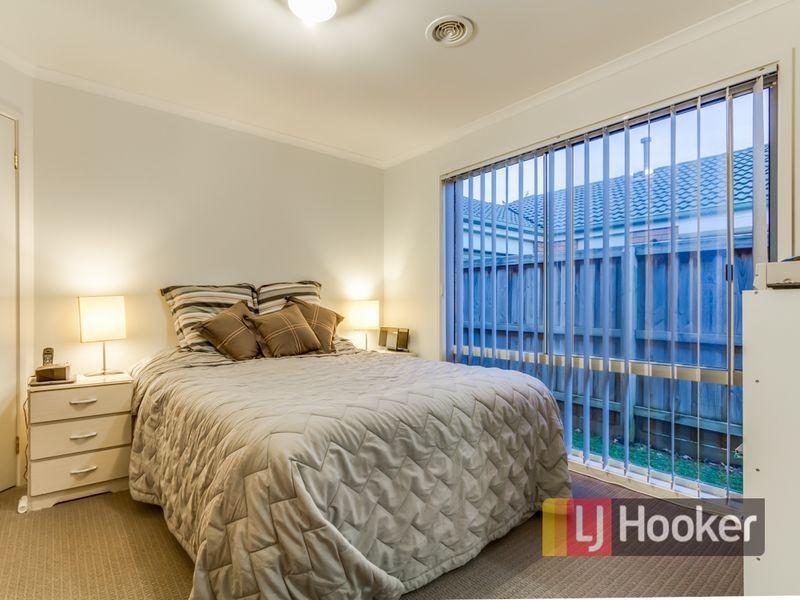 16 Oaklands Way, Pakenham VIC 3810