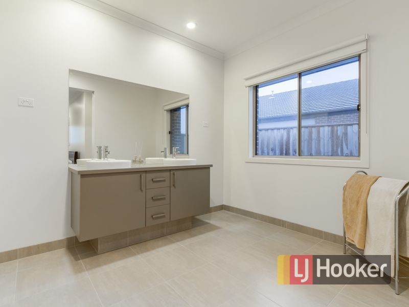 78 Banjo Paterson Drive, Pakenham VIC 3810