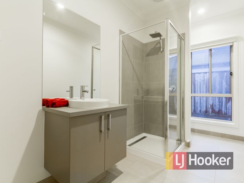 78 Banjo Paterson Drive, Pakenham VIC 3810