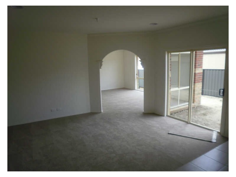 18 Caspian Chase, Pakenham VIC 3810