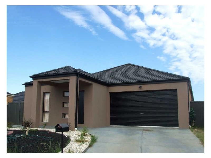 7 Downing Square, Pakenham VIC 3810