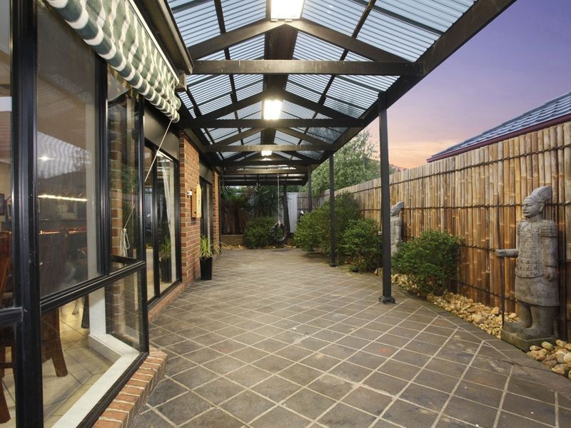 13 Charlotte Pass, Pakenham VIC 3810