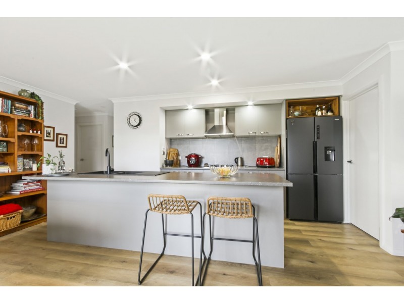 8 Village Fair Drive, Newlands Arm VIC 3875