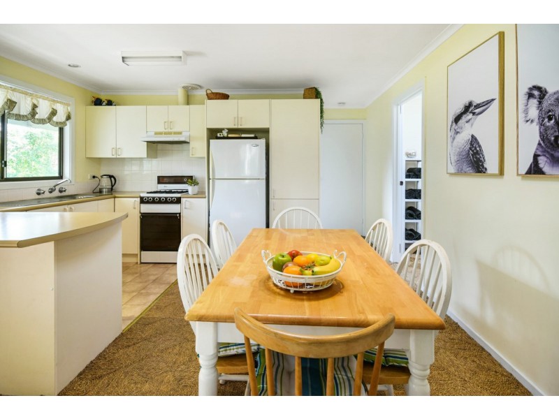 27 Eighth Avenue, Raymond Island VIC 3880