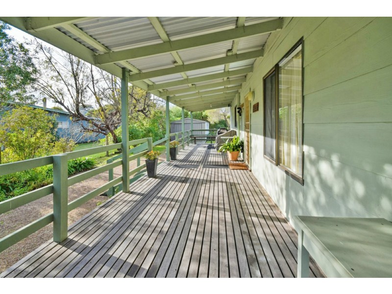 27 Eighth Avenue, Raymond Island VIC 3880