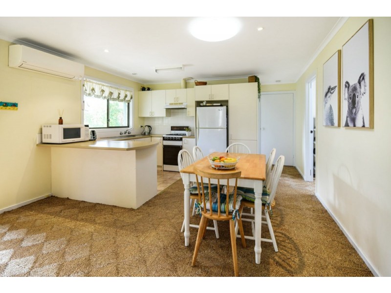 27 Eighth Avenue, Raymond Island VIC 3880