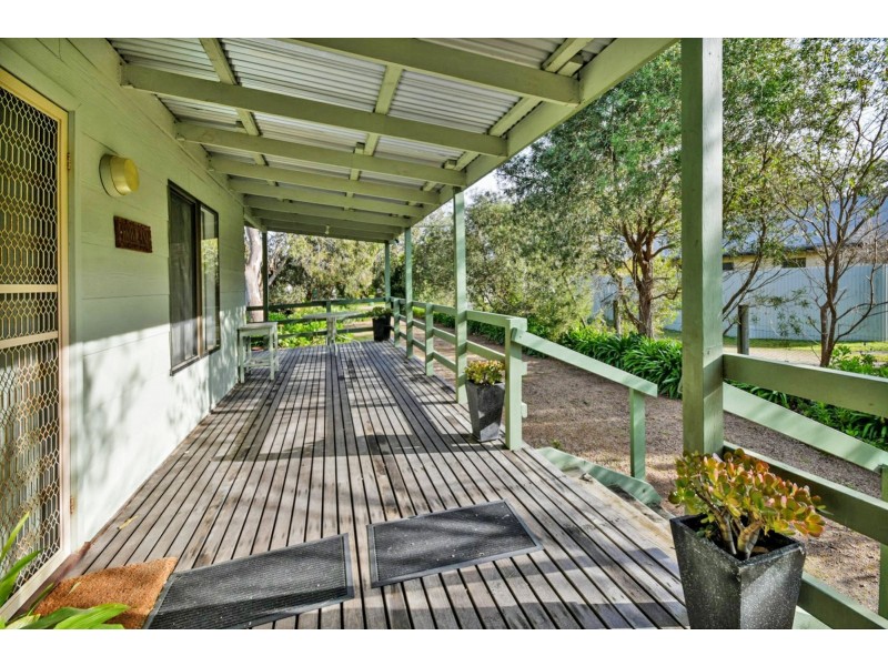 27 Eighth Avenue, Raymond Island VIC 3880