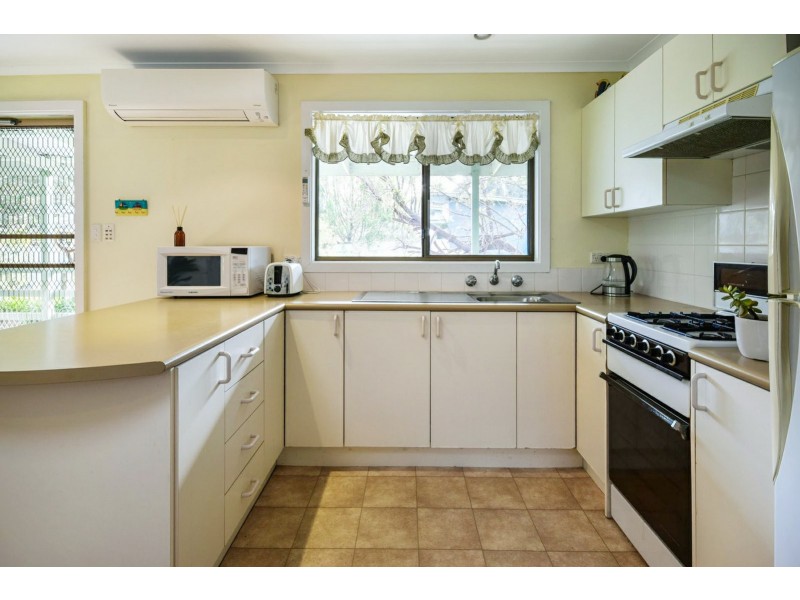 27 Eighth Avenue, Raymond Island VIC 3880