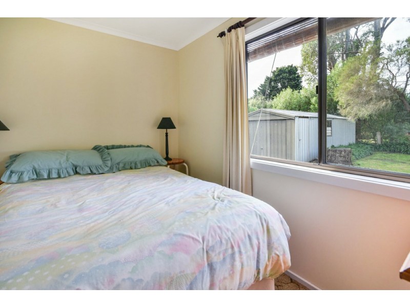 27 Eighth Avenue, Raymond Island VIC 3880