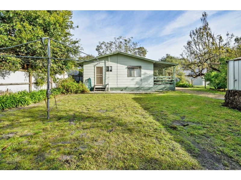 27 Eighth Avenue, Raymond Island VIC 3880