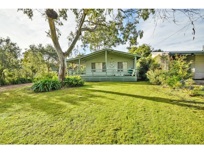 27 Eighth Avenue, Raymond Island VIC 3880