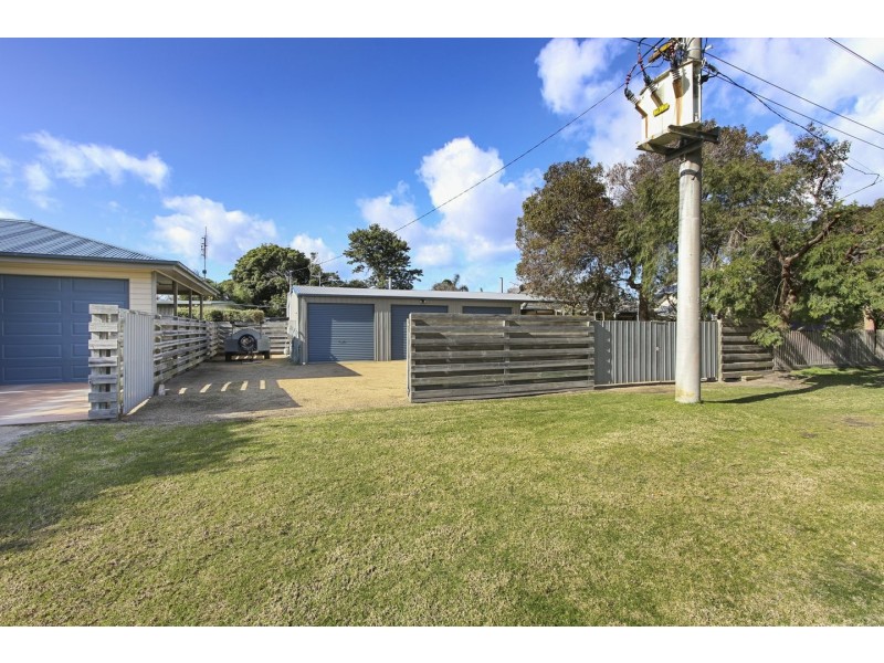 21 Third Parade, Raymond Island VIC 3880