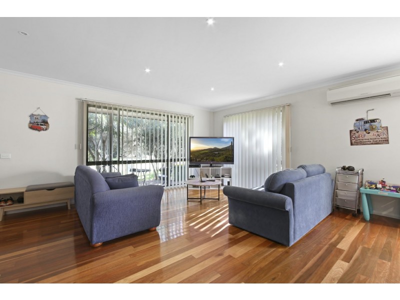 21 Third Parade, Raymond Island VIC 3880