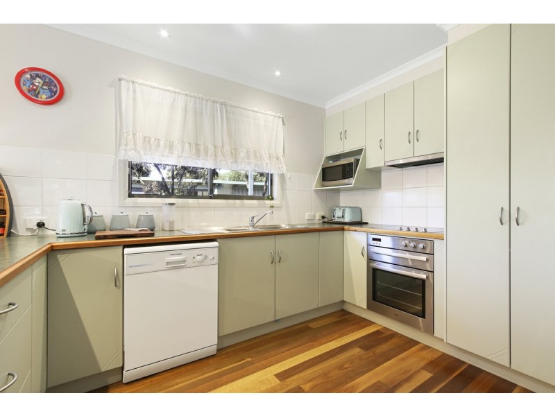 21 Third Parade, Raymond Island VIC 3880