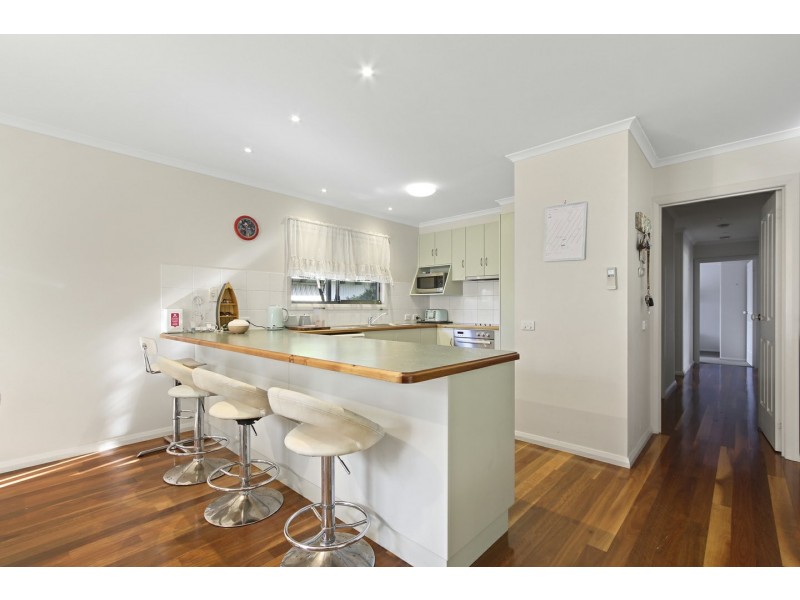 21 Third Parade, Raymond Island VIC 3880