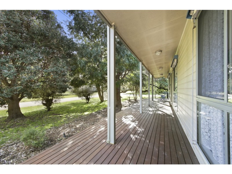 21 Third Parade, Raymond Island VIC 3880