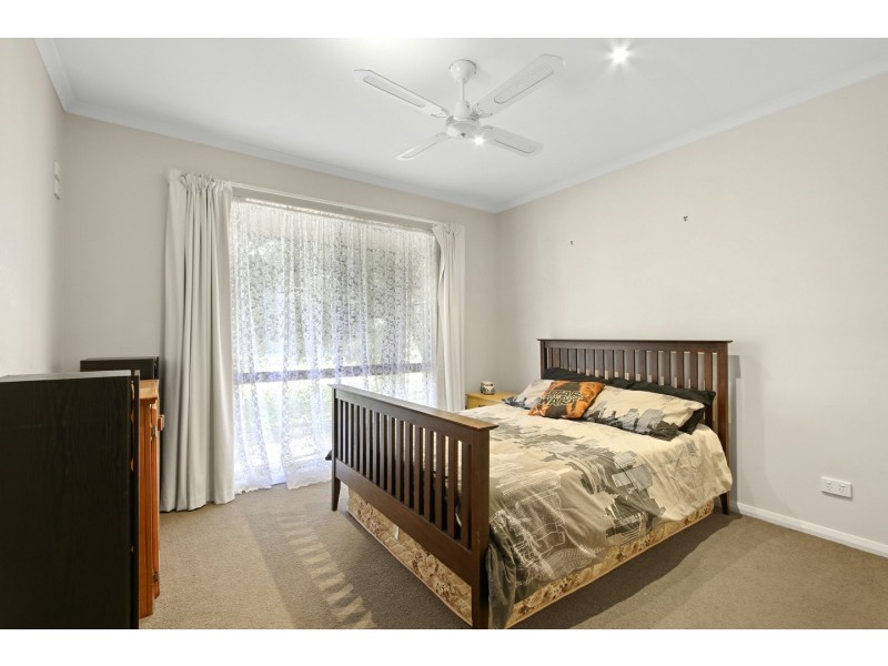 21 Third Parade, Raymond Island VIC 3880