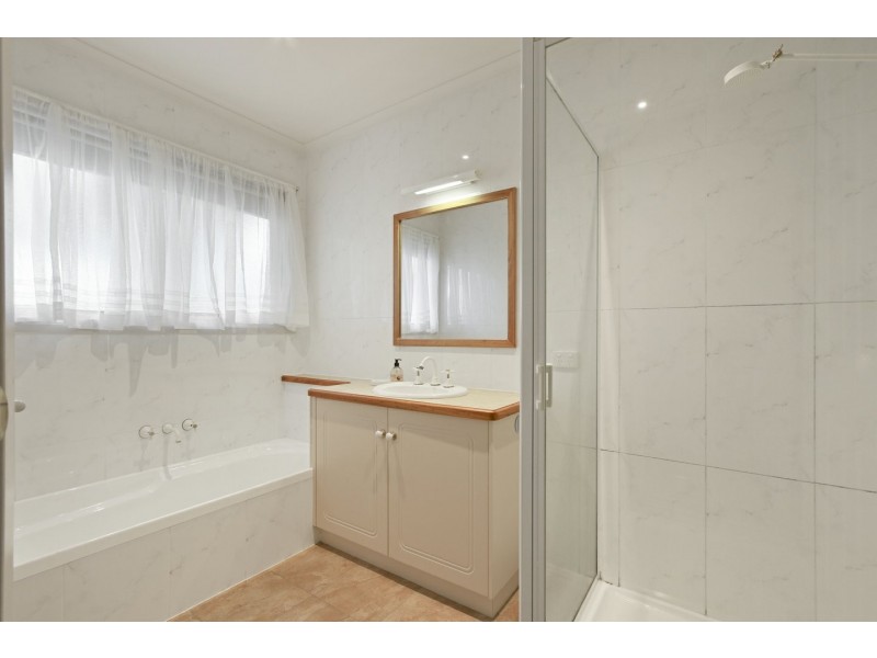 21 Third Parade, Raymond Island VIC 3880