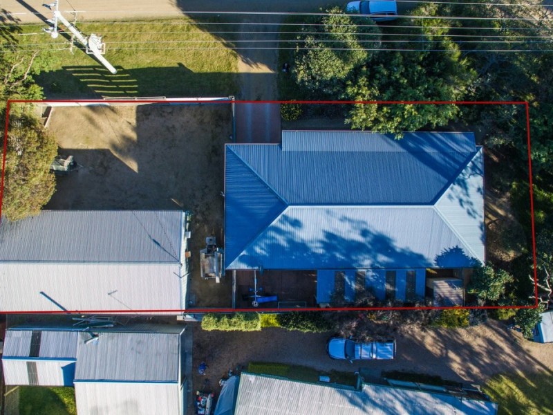 21 Third Parade, Raymond Island VIC 3880