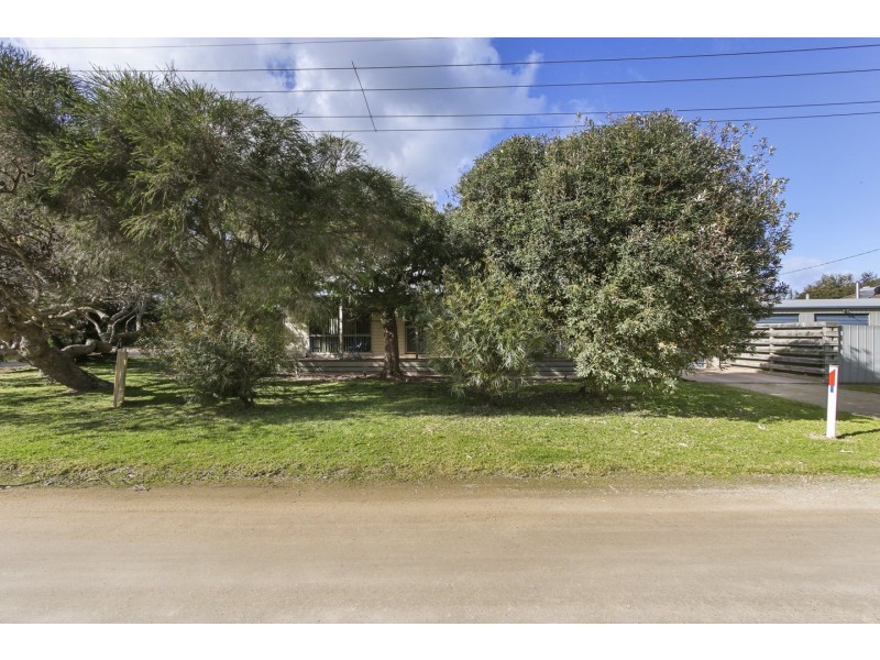 21 Third Parade, Raymond Island VIC 3880