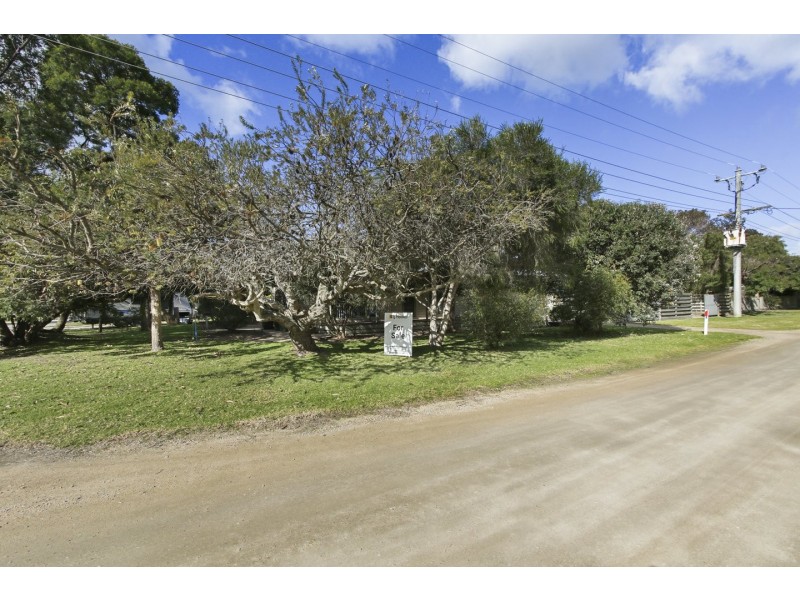 21 Third Parade, Raymond Island VIC 3880