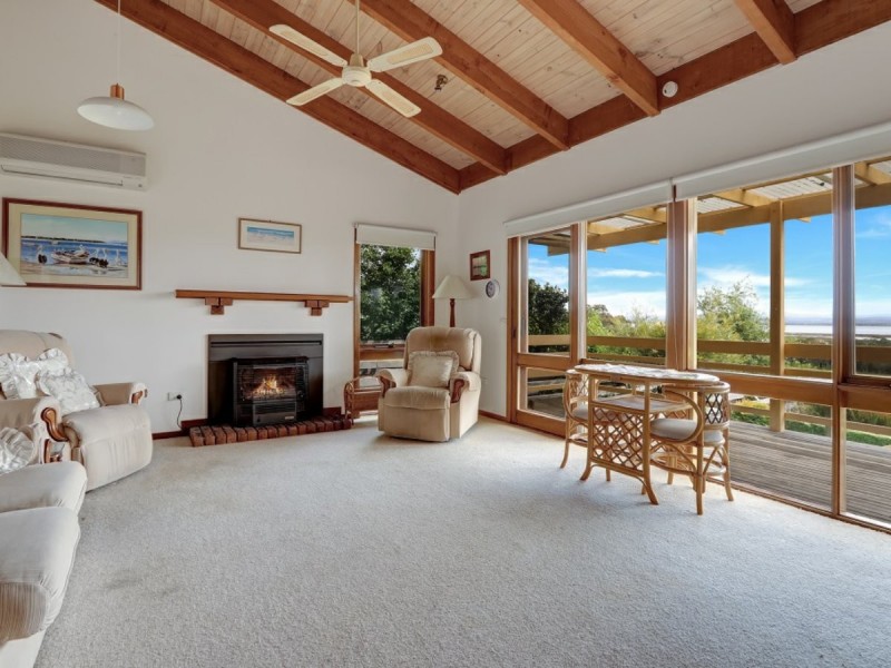 6 Fullarton Drive, Paynesville VIC 3880