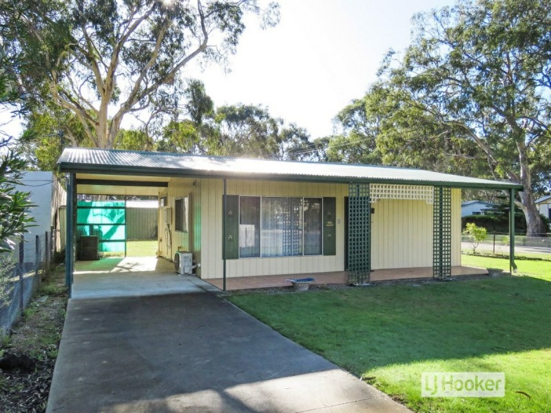 8 Fifth Parade, Raymond Island VIC 3880