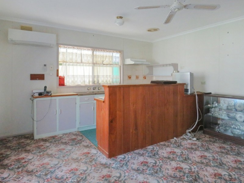 8 Fifth Parade, Raymond Island VIC 3880
