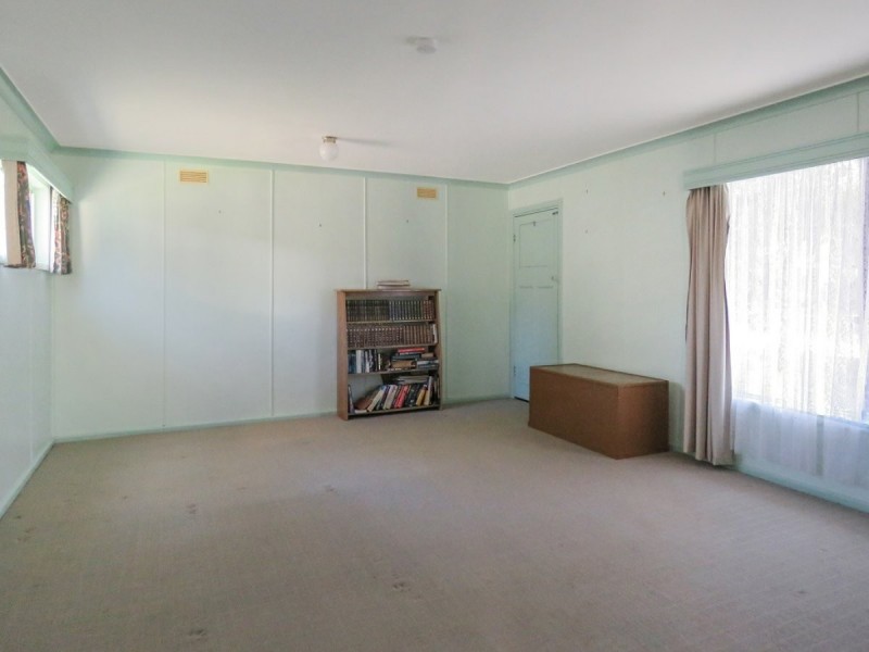 8 Fifth Parade, Raymond Island VIC 3880