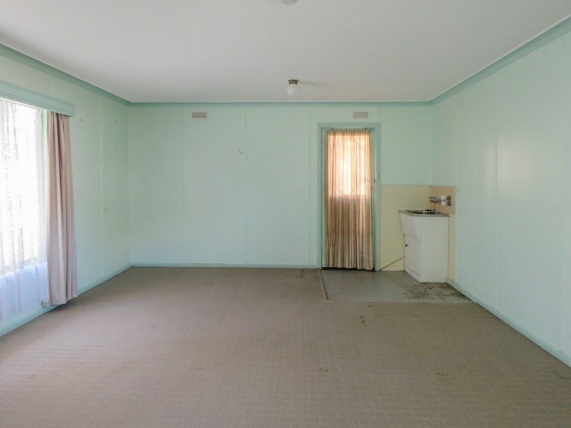 8 Fifth Parade, Raymond Island VIC 3880