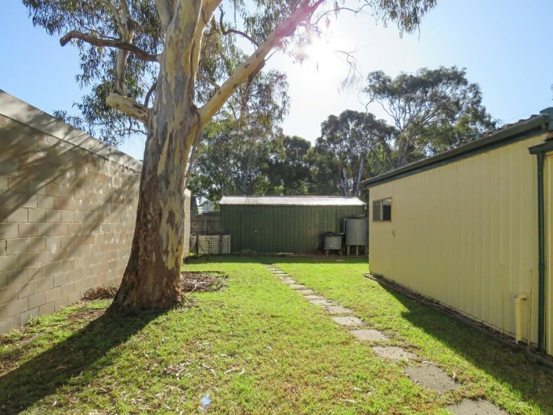 8 Fifth Parade, Raymond Island VIC 3880