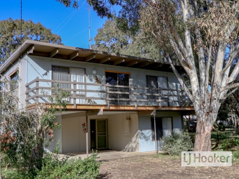 7 Fifth Parade, Raymond Island VIC 3880