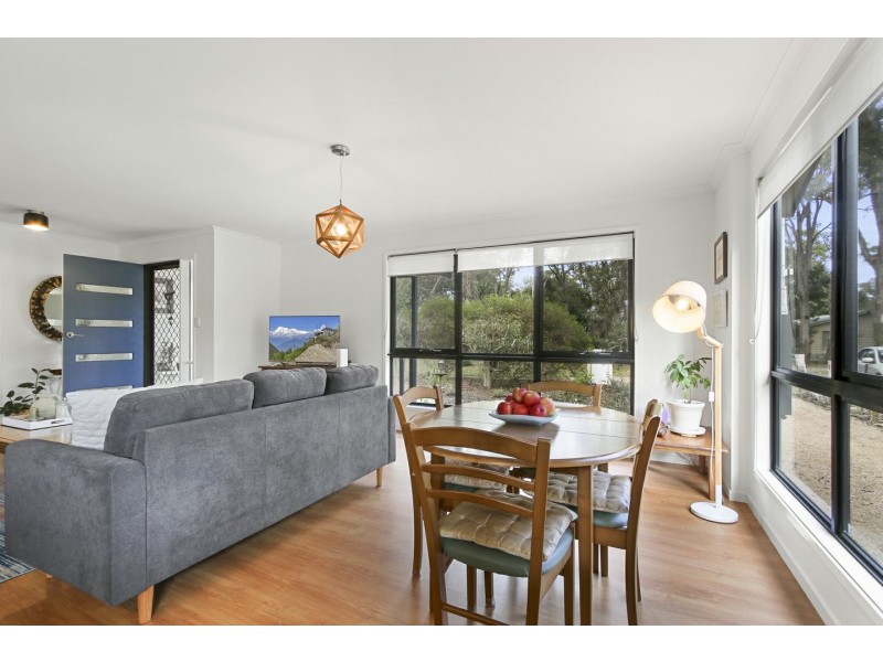 30 Seventh Parade, Raymond Island VIC 3880