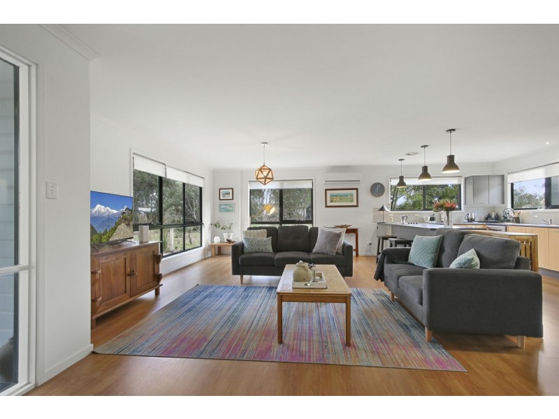 30 Seventh Parade, Raymond Island VIC 3880