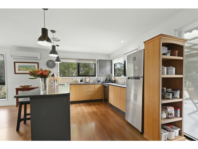 30 Seventh Parade, Raymond Island VIC 3880