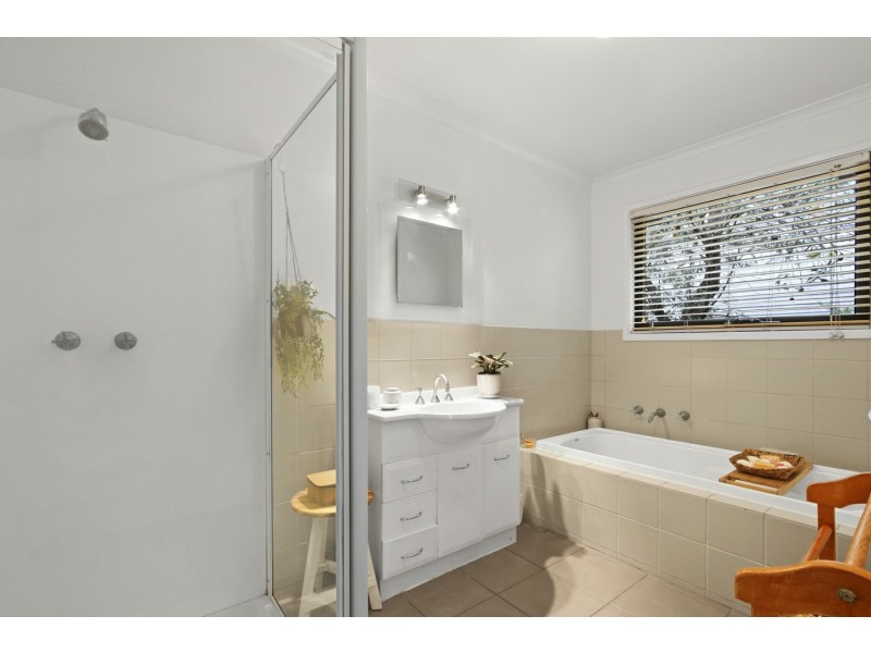 30 Seventh Parade, Raymond Island VIC 3880