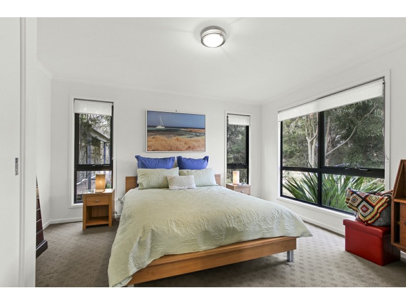 30 Seventh Parade, Raymond Island VIC 3880