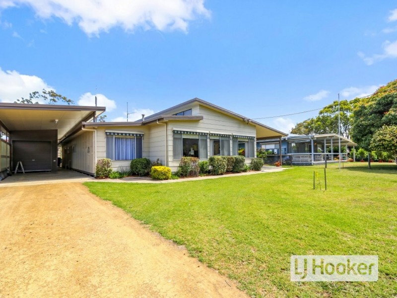 3 Third Parade, Raymond Island VIC 3880