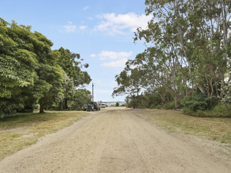 3 Third Parade, Raymond Island VIC 3880