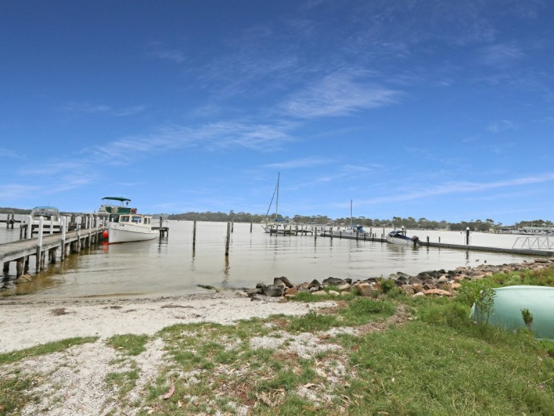 3 Third Parade, Raymond Island VIC 3880
