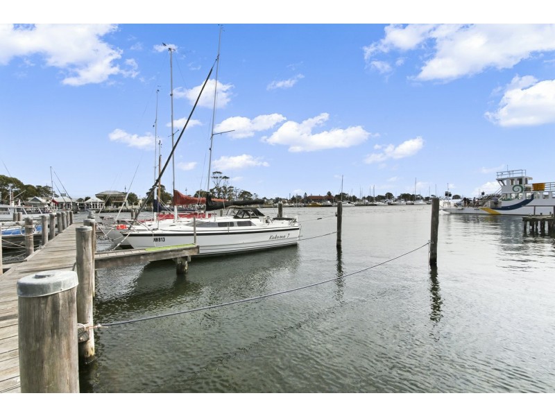 67 Fourth Avenue, Raymond Island VIC 3880
