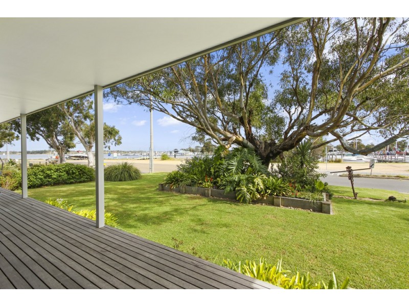 67 Fourth Avenue, Raymond Island VIC 3880
