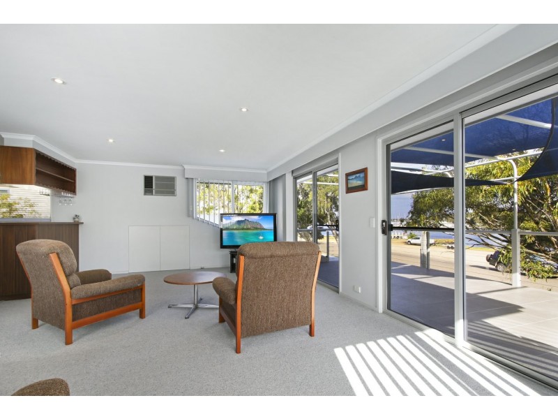 67 Fourth Avenue, Raymond Island VIC 3880
