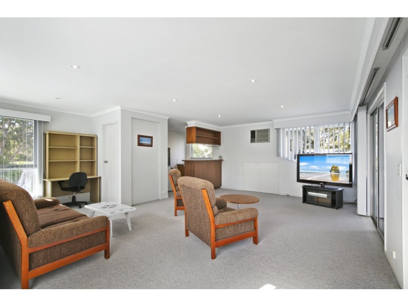 67 Fourth Avenue, Raymond Island VIC 3880