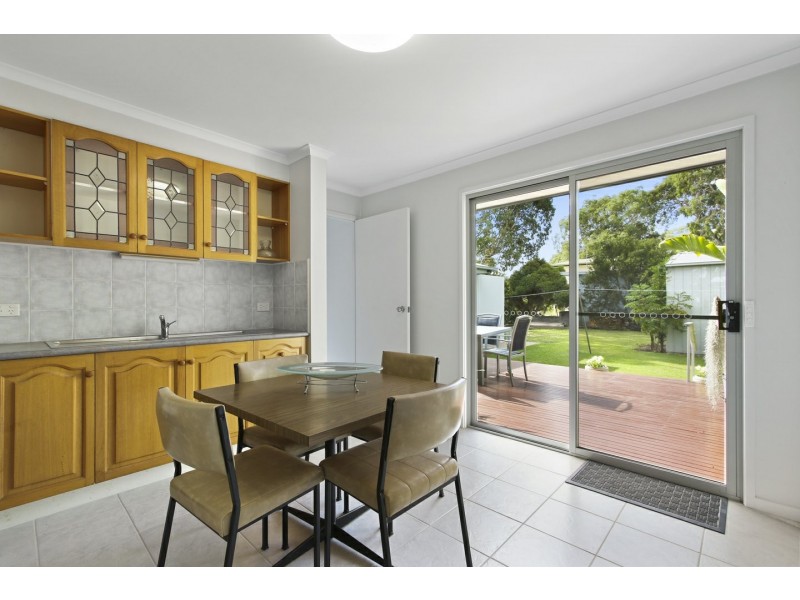67 Fourth Avenue, Raymond Island VIC 3880